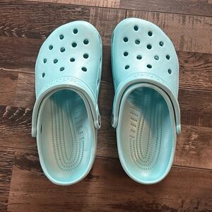 Crocs women’s size 7